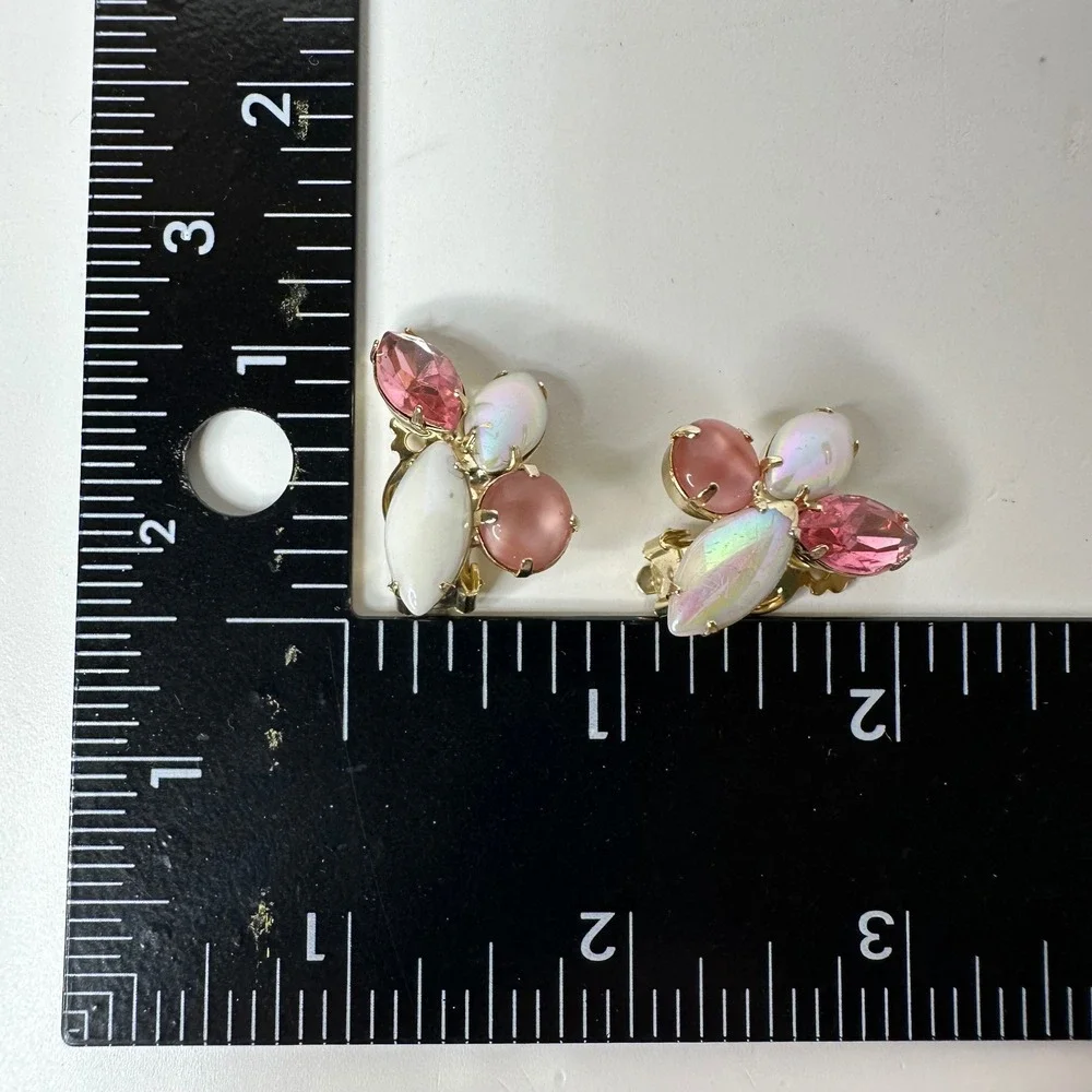 Vintage Pink‎ Iridescent Rhinestone Cluster Gold Tone Clip On Earrings Marquise